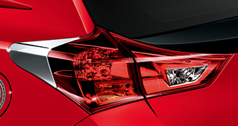 Накладка комбинированная задняя (хромированная), накладка комбинированная задняя (хромированная)/ герметик (накладка комбинированная задняя) для Toyota AURIS NZE184H-BHXNK (Авг. 2012 – )