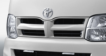 Решетка крашенная для Toyota HIACE KDH206V-SRMDY (Май 2012 – Дек. 2013)