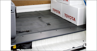 Накладка порога (левая сторона / правая сторона) для Toyota HIACE TRH200V-SFPDK (Дек. 2013 – Янв. 2015)