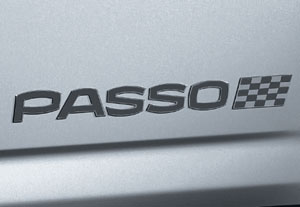 Эмблема боковая (полоса) для Toyota PASSO QNC10-AHSEK (Сент. 2008 – Февр. 2010)